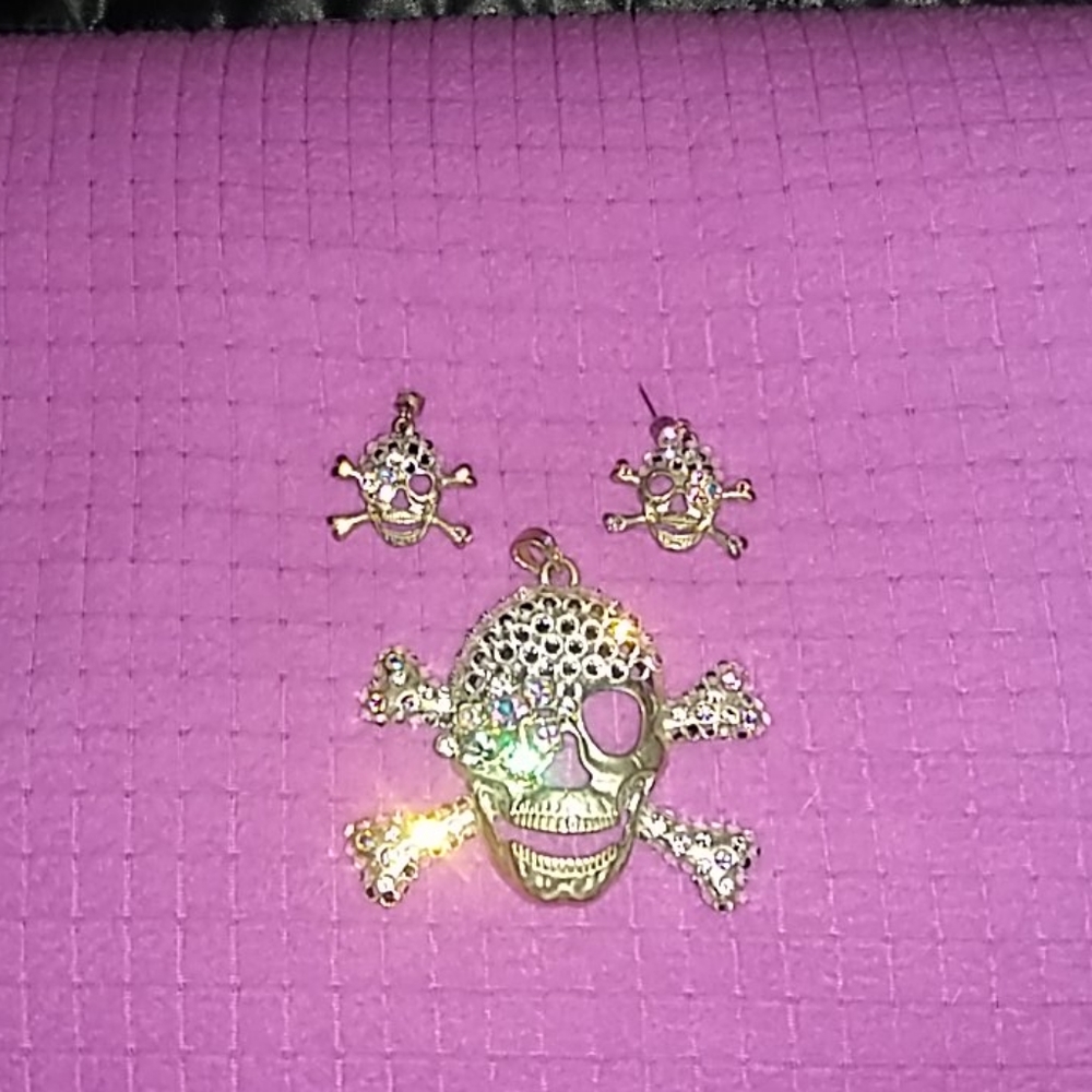 Large skull rhinestone pendant and earrings